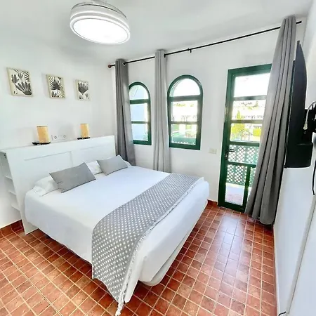 Paradise Sun & Pool *